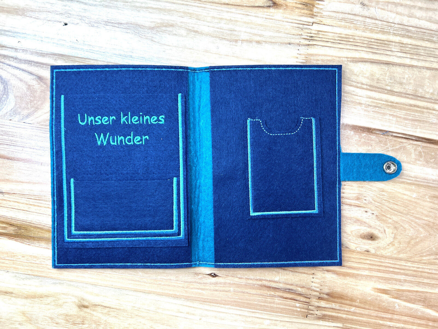Mutterpasshülle personalisiert Filz bestickt Schnuller, Geschenk für Schwangere