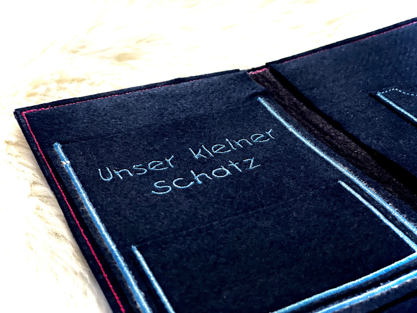 Mutterpasshülle personalisiert Filz bestickt Schnuller, Geschenk für Schwangere