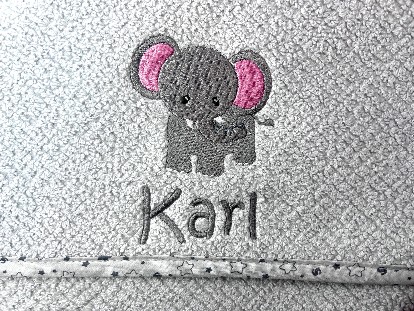 Kapuzenhandtuch mit Name und Elefant, Bio-Baumwolle für's Baby oder Kleinkind