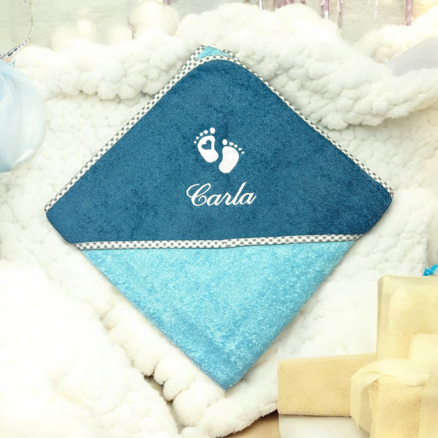 Kapuzenhandtuch Babyfüße 80x80cm oder 100x100cm mit Name bestickt, Geschenk zur Geburt, fürs Baby