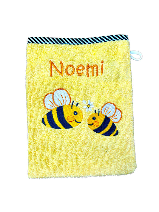 Baby Waschlappen, gelb mit Bienen-Motiv und Name bestickt, aus Baumwolle