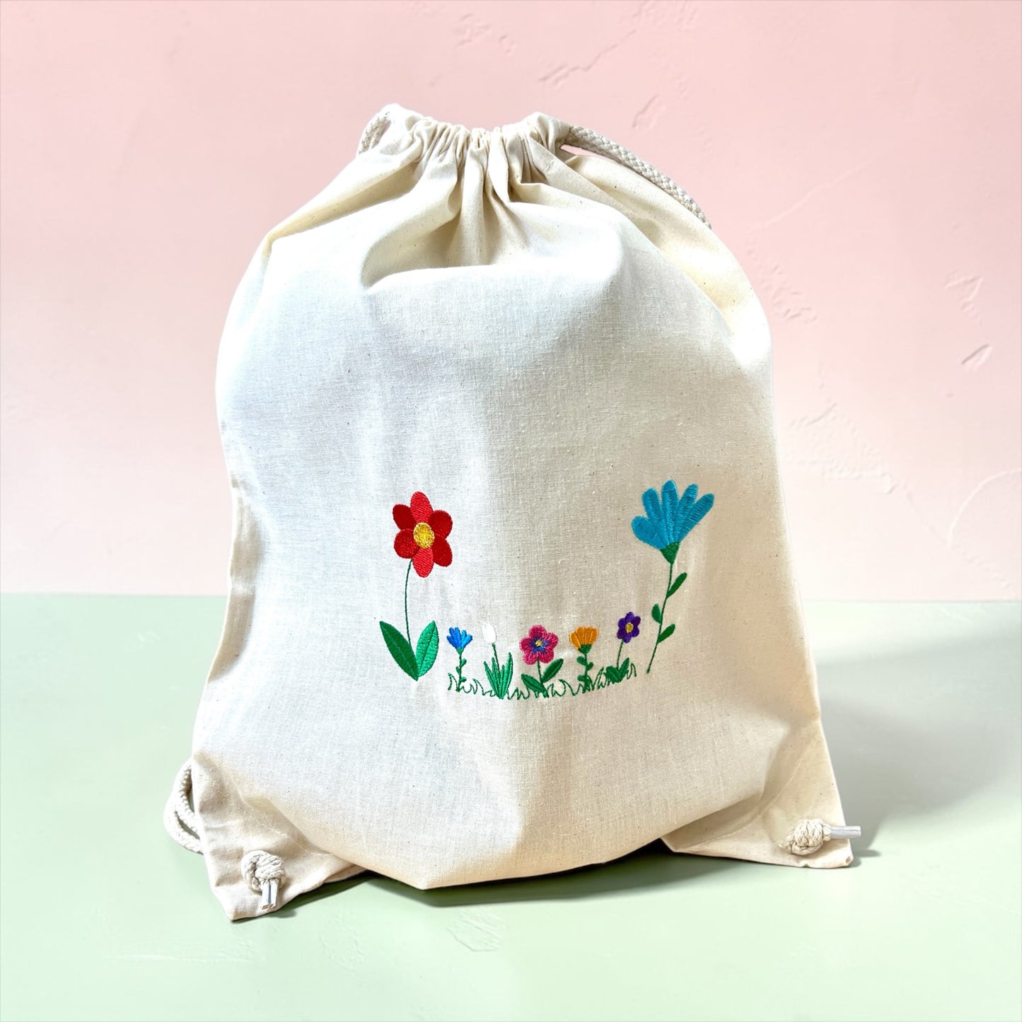 Personalisierter Baumwollturnbeutel mit Blumenstickerei – 100 % Baumwolle
