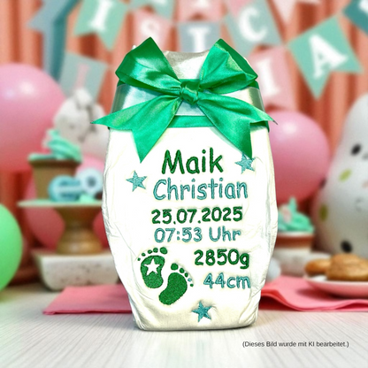 Bestickte Windel mit Name und Geburtsdaten, Sterne und Füße, Geschenk zur Geburt