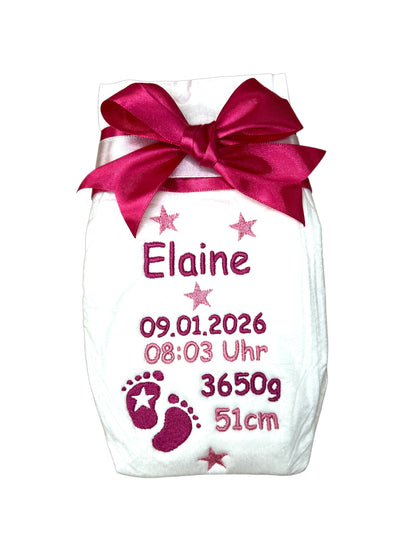Bestickte Windel mit Name und Geburtsdaten, Sterne und Füße, Geschenk zur Geburt