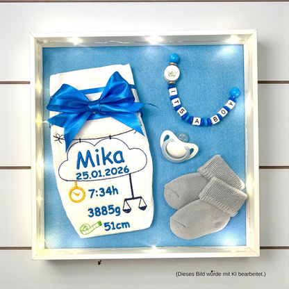 Bestickte Windel im Bilderrahmen, mit Name und Geburtsdaten, Geschenk zur Geburt