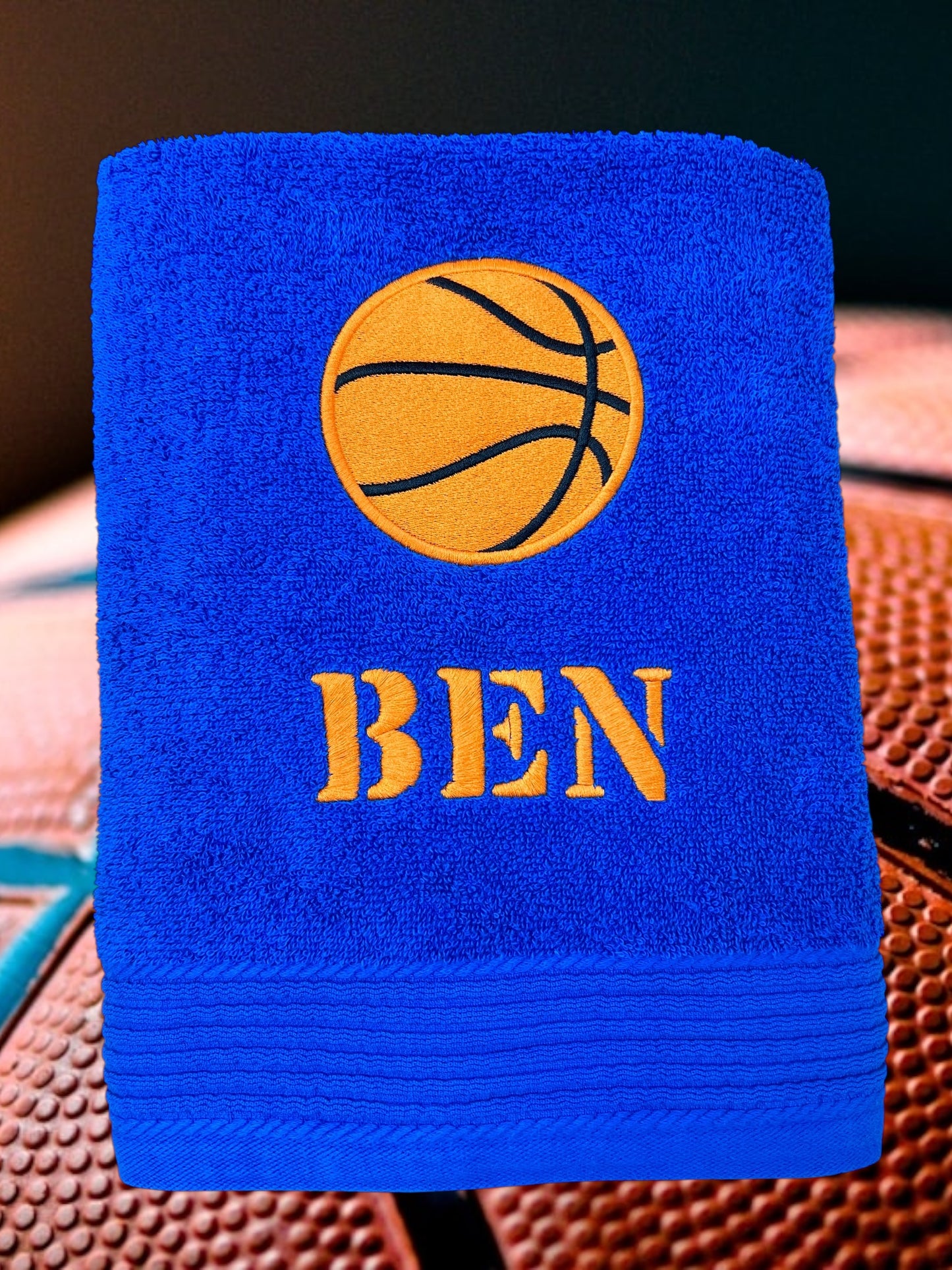 Handtuch mit Basketball-Motiv & Name bestickt, Sauna, Wellness, Duschtuch, cooles Geschenk
