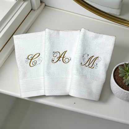 Handtuch mit Ein-Buchstaben-Monogram / Initiale, Handtuch, Sauna, Wellness, Duschtuch, edles Geschenk zu jedem Anlass