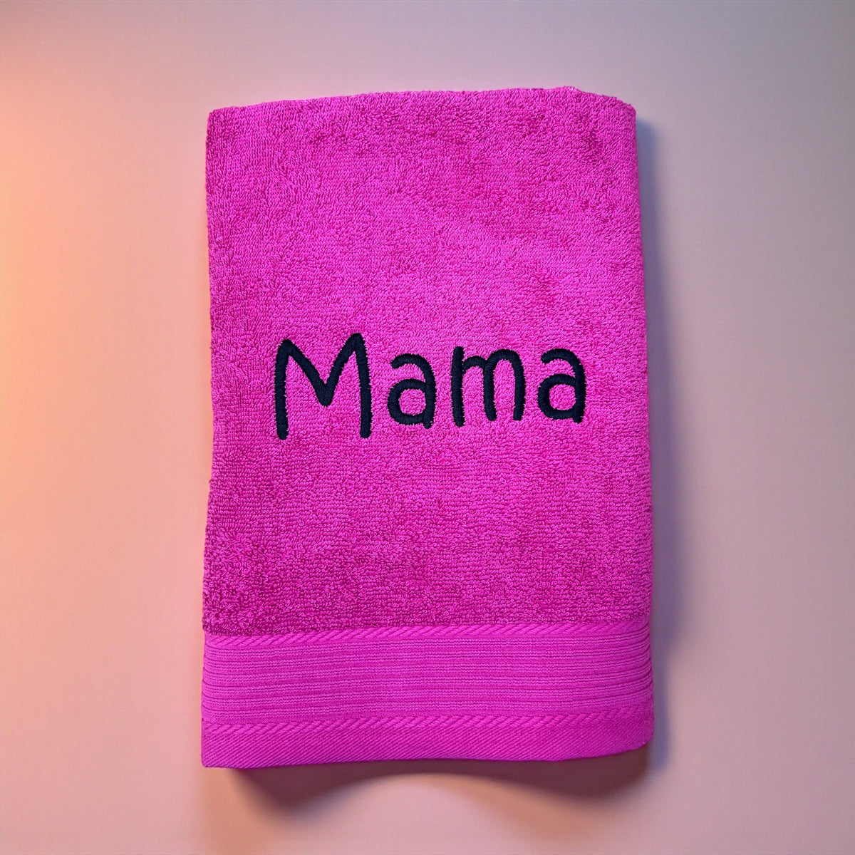 Handtuch mit Namen bestickt 50x100 cm – Personalisiertes Handtuch aus 100% Baumwolle – Namenshandtuch