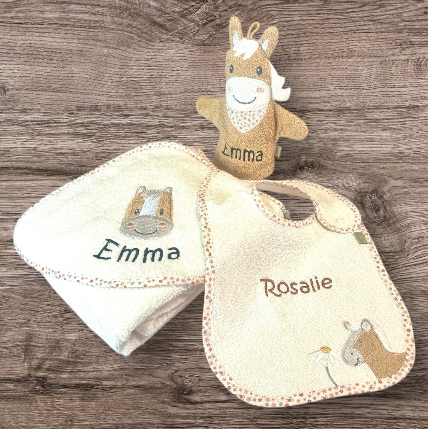 Lätzchen mit Name, mit Druckknopf Motiv Pferd Sunny, Sterntaler