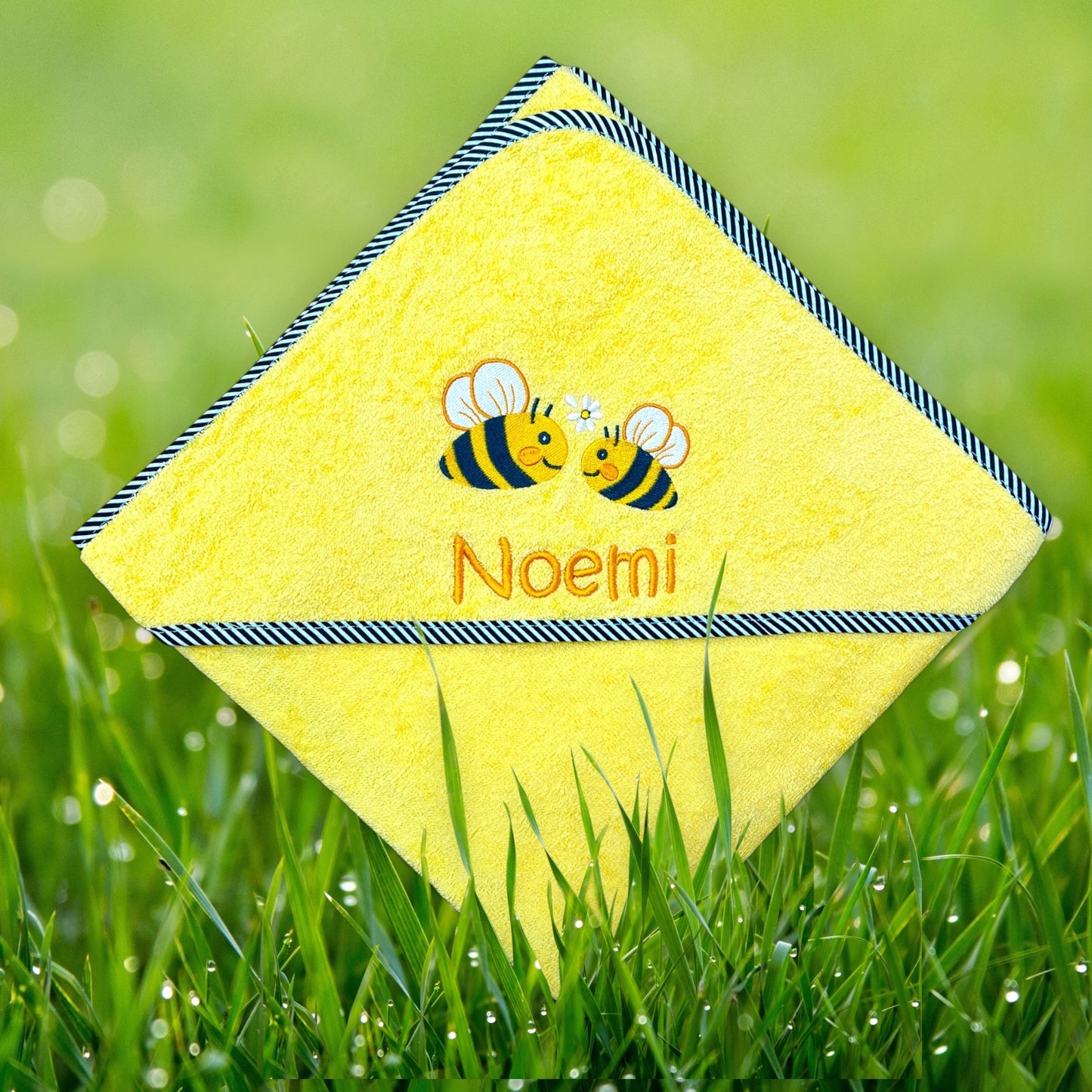 Gelbes Kapuzenhandtuch mit Name und Bienen-Motiv bestickt 100x100 cm, Baby Geschenk