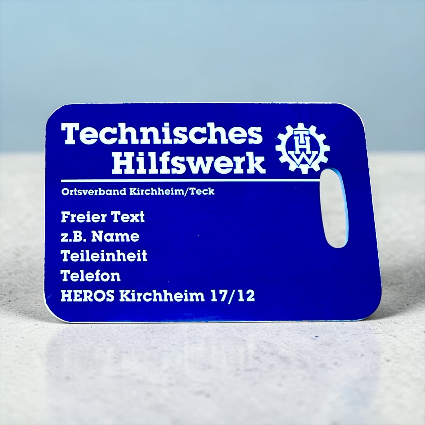 Personalisierter Kofferanhänger im THW-Design, 44 x 88 mm – individuell bedruckt mit Ortsverband und Wunschtext