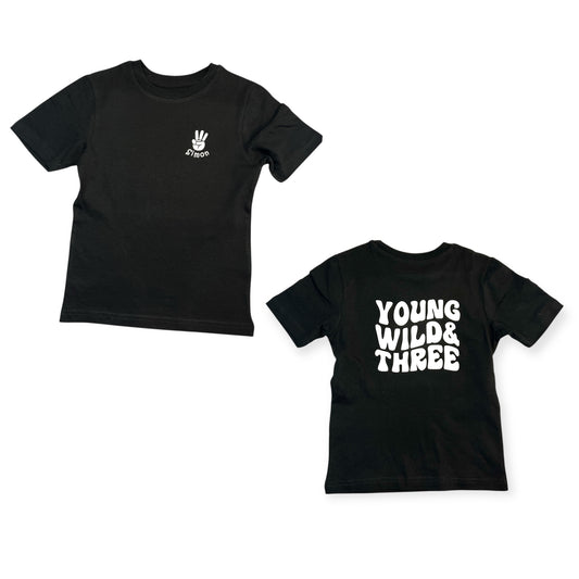 Young wild & three T-Shirt zum 3. Geburtstag mit Name personalisiert, schwarz