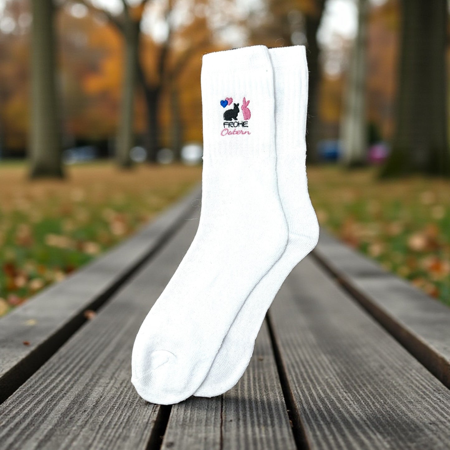Tennissocken mit Ostermotiv bestickt, personalisierbar