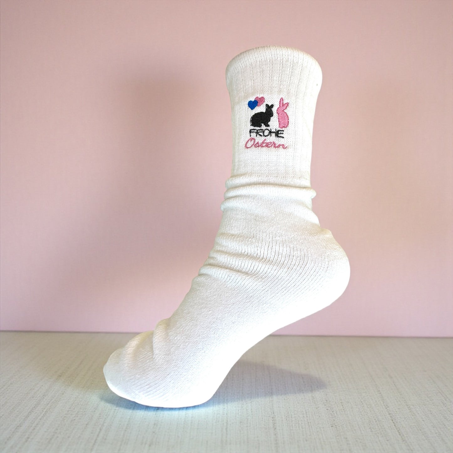 Tennissocken mit Ostermotiv bestickt, personalisierbar
