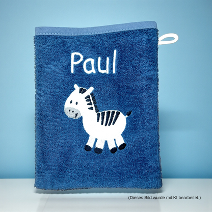 Baby Waschlappen, dunkelblau mit Zebra-Motiv und Name bestickt, aus Baumwolle