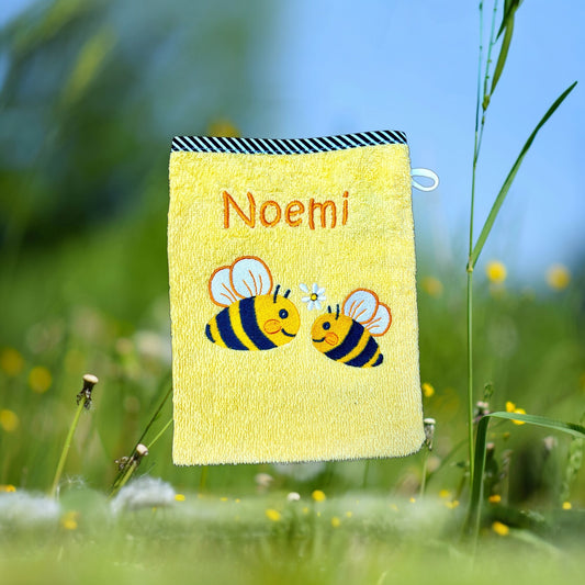 Baby Waschlappen, gelb mit Bienen-Motiv und Name bestickt, aus Baumwolle